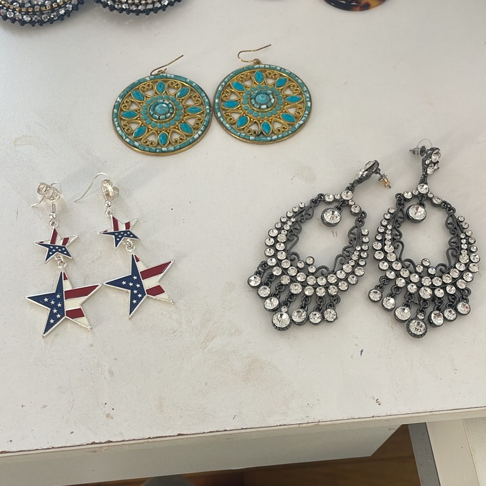 Pendant statement earrings - Picture 2 of 3